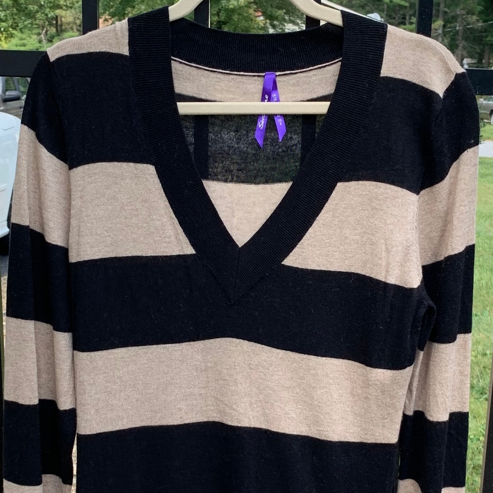 Seraphine Long Maternity V-Neck Sweater  Small